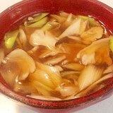 舞茸と葱の赤味噌汁